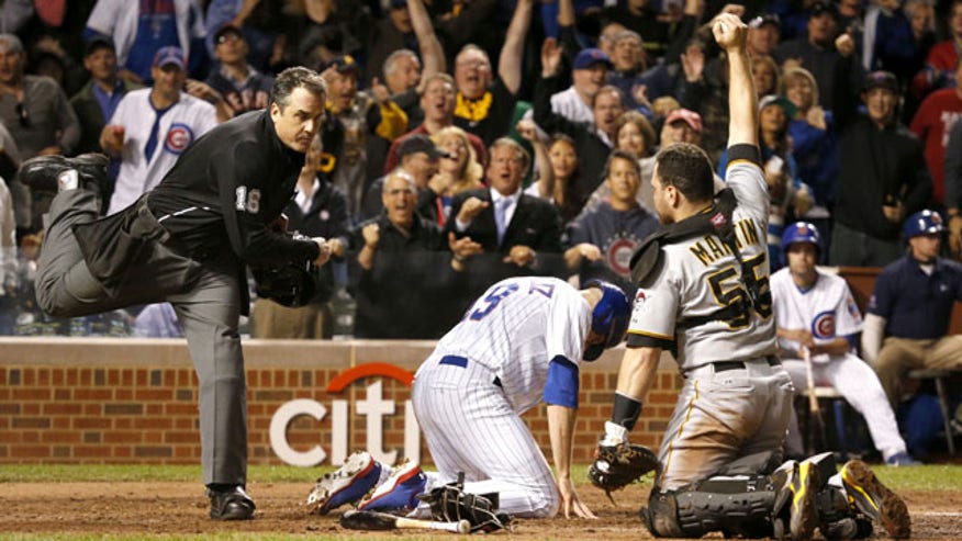 APTOPIX Pirates Cubs _Cham.jpg